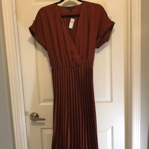 Small - Rust Banana Republic Maxi with pleated skirt